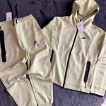 Nike Men's Green and Yellow Hoodie