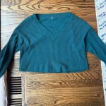 Alo Yoga Women's Green and Blue Jumper - Image 2