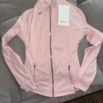 Lululemon Women's Pink Sweatshirt - Image 2