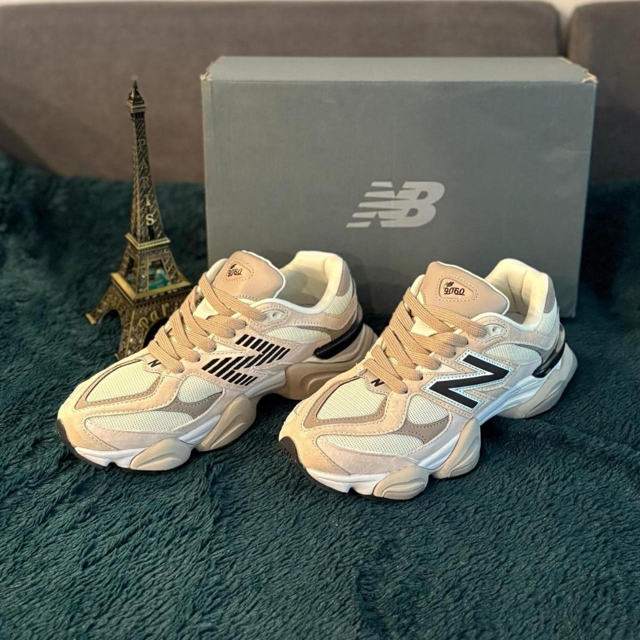 P0-2-263.jpg New Balance Men's Cream Trainers - Image 1