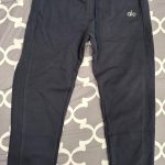 Alo Yoga Women's Navy and Blue Sweatshirt - Image 3