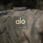 Alo Yoga Women's Black Jacket - Image 3