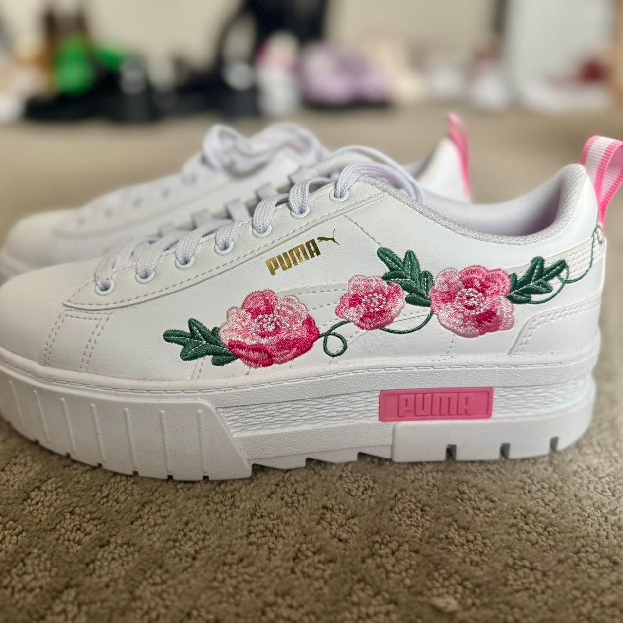 P0-240.jpg Puma Women's White and Blue Trainers - Image 1