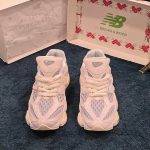 New Balance Men's Grey and Cream Trainers