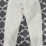 Alo Yoga Women's White Sweatshirt - Image 4