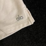 Alo Yoga Women's Cream Sweatshirt - Image 4