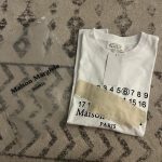 Maison Margiela Men's Black and Blue T-shirt - Image 2