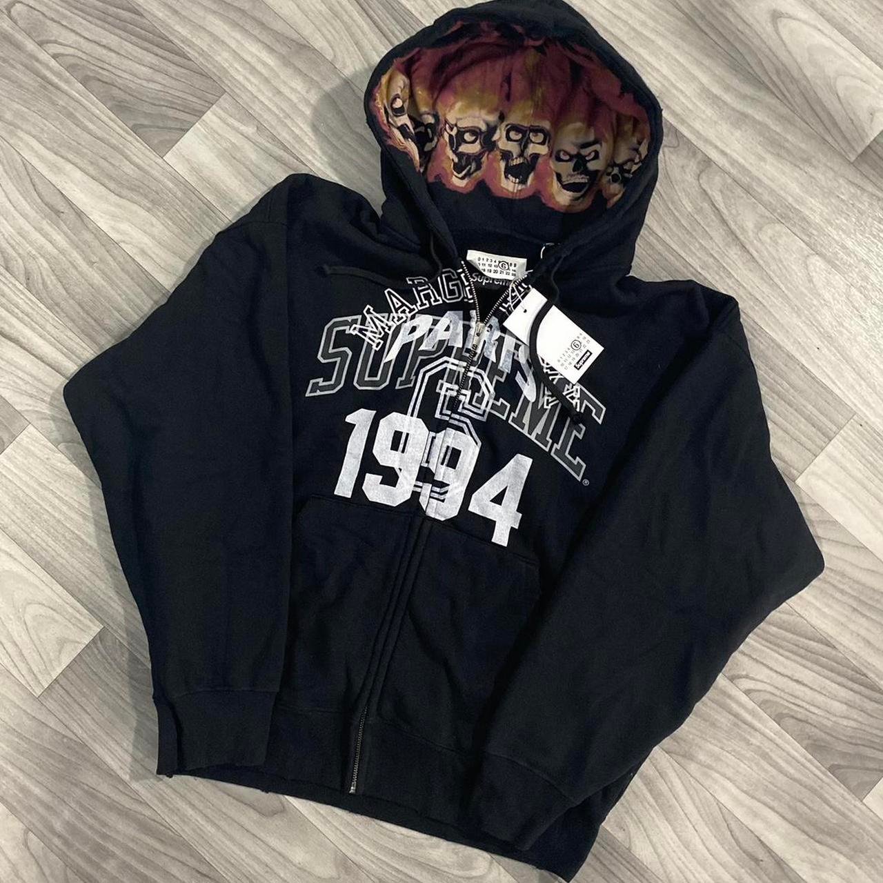P0-317.jpg Supreme Men's Black Hoodie - Image 1