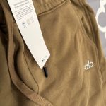 Alo Yoga Women's Tan and Brown Sweatshirt - Image 5