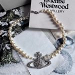 Vivian Big Saturn Pearl Necklace - Image 5