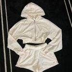 Alo Yoga Women's Cream Sweatshirt